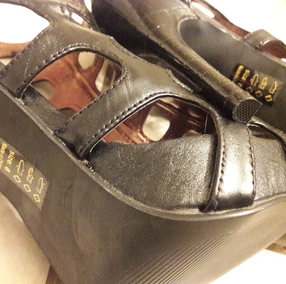 Velvet Lounge/ Peep Toe Heels - Picture 7 of 8